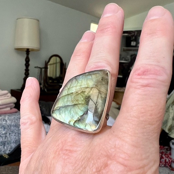 Gorgeous Labradorite Ring, Size 7 - Picture 1 of 15